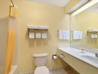 Rodeway Inn Монтгомъри Екстериор снимка